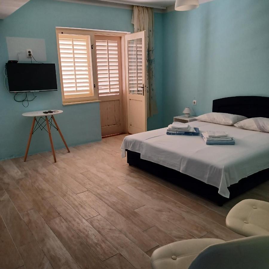Apartments Losinj Mali Losinj Bagian luar foto